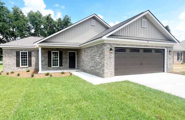 204 Silverthorn Dr Gallery 1