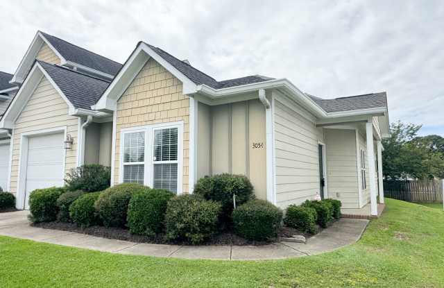 Gorgeous 2 Bed, 2 Bath End Unit Townhome photos photos