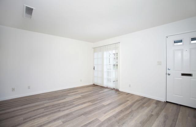 Wonderful Remodeled 2-Story 2BD/1.5BA Townhome in North PB! Parking & Laundry! $3,995/mo Gallery 3