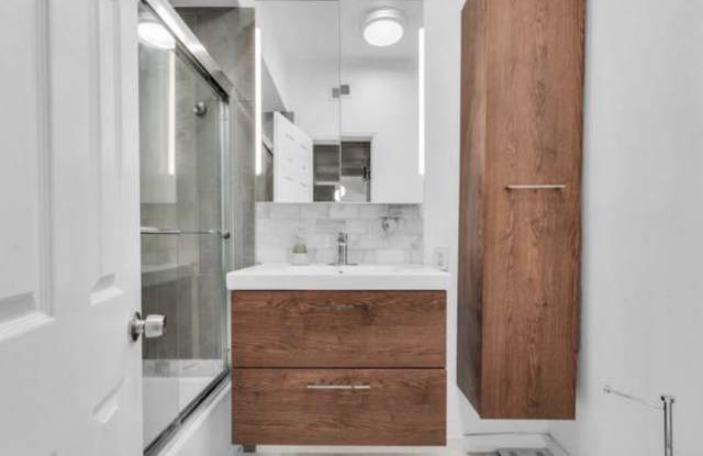 19009 Sherman Way Unit 18 Gallery 4