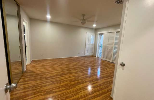 AVAILABLE NOW:  BEAUTIFUL 3BD/ 2BA DETACHED CONDO Gallery 4