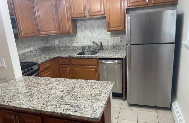 2 FREE MONTHs Coolidge Corner  Renovated Spacious and very sunny top floor  2 bed, HT and HW inc  June or July Gallery 3
