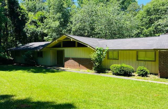 HUGE 4-Bedroom, 2.5-Bath Entertainer’s Dream in Fayetteville! photos photos