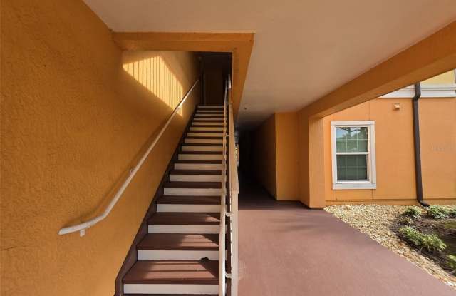 5483 VINELAND Road Gallery 2