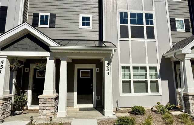 553 Yosemite Way Gallery 1