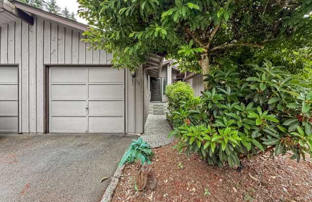 Townhouse-Style Condo for Rent | 7815 218th St SW #113, Edmonds, WA Gallery 3