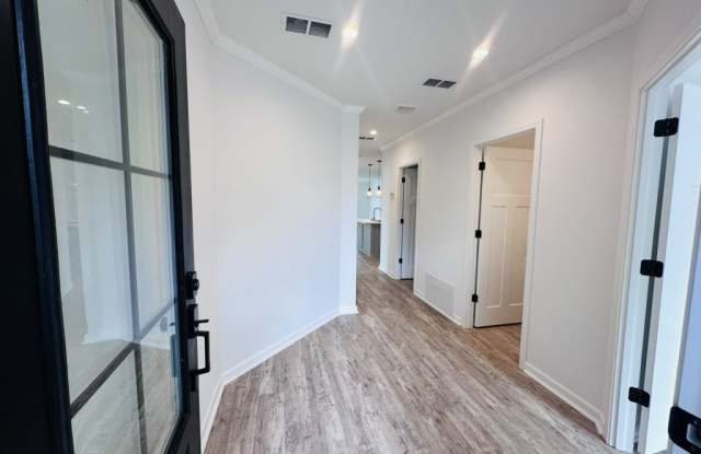 6703 NW 30th St Gallery 4