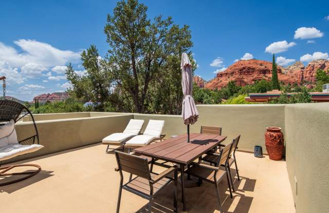 Stunning Views, Patio, Beautiful Contemporary Home! Gallery 4