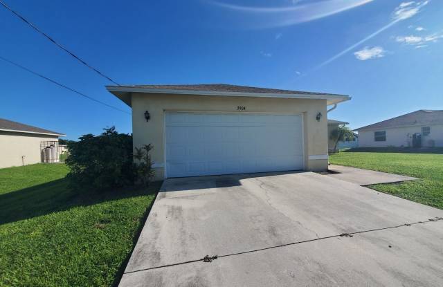 Charming 3-bedroom, 2-bathroom Single Family Home MOVE IN SPECIAL 50% OFF FIRST MONTH! Gallery 3