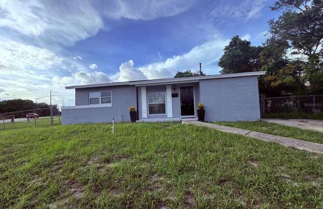 2302 E DANA Drive Gallery 3