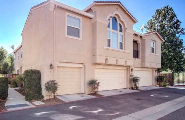 Spacious 3 Bedroom Townhouse for Rent in Lincoln Crossing photos photos