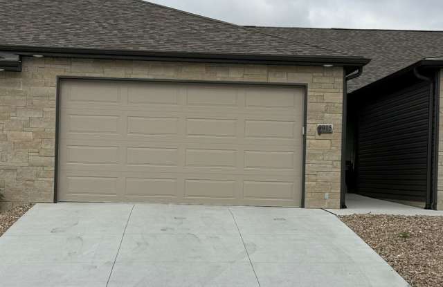 Ranch townhome with 2 stall garage. Spacious 2 bedrooms with walk in closets, 2.5 bathroom, 1st floor laundry photos photos