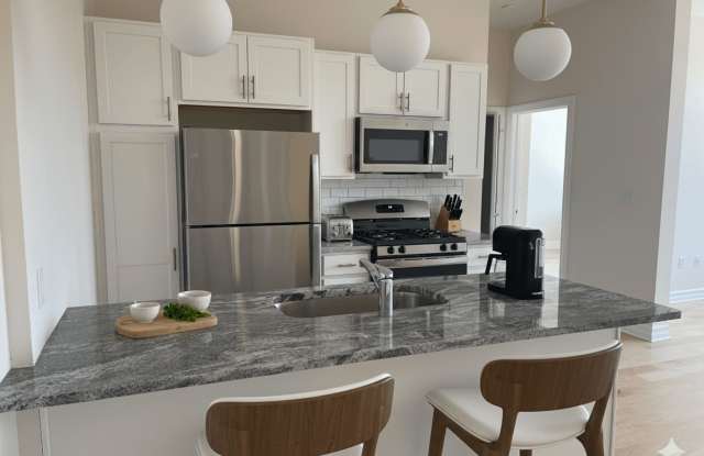 Residences At 471 Elmwood Ave Gallery 4