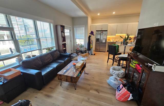 2BR 2Bth unit.  Great location!  Easy access to Mass Pike, shops, restaurants photos photos