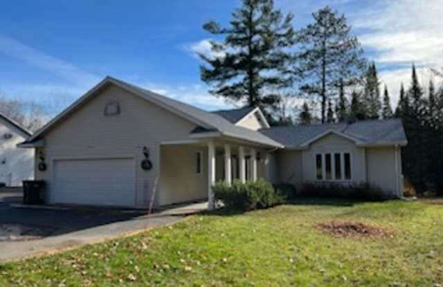 Beautiful 4 Bedroom 3 Bath Home in Cloquet Available This Summer! photos photos