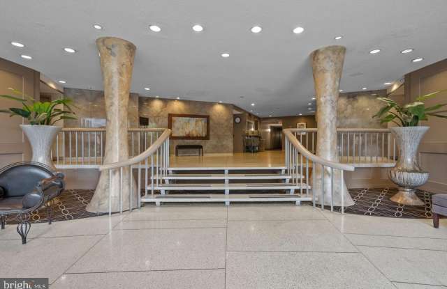 100 WEST Avenue Gallery 3