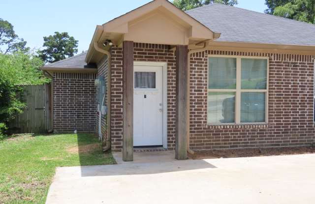 Beautiful 2 Bedroom, 2 Bath Duplex Near Tyler's Hospital District! photos photos