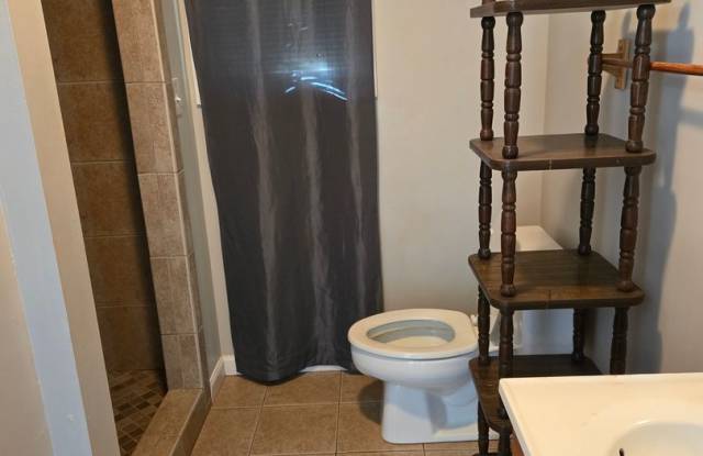 Duplex For Rent-Great Location! Gallery 4