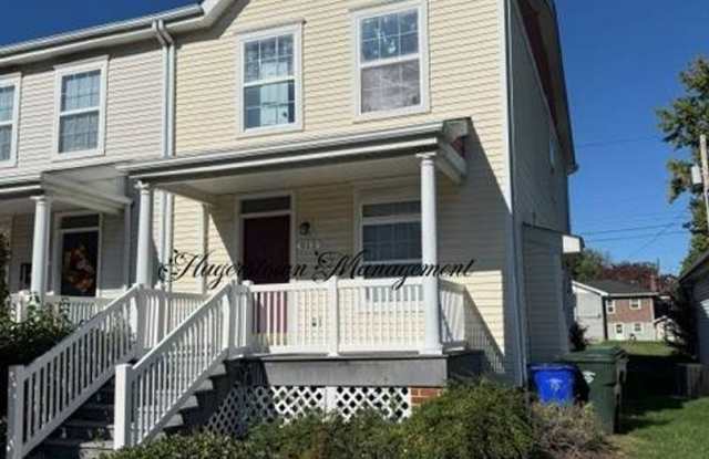 Gateway Crossing End Unit Town Home Gallery 1