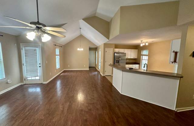 Charming 3 Bedroom Home - Fenced In Back Yard photos photos