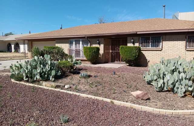 Charming 4-bedroom, 2-bathroom! Showings available NOW! photos photos