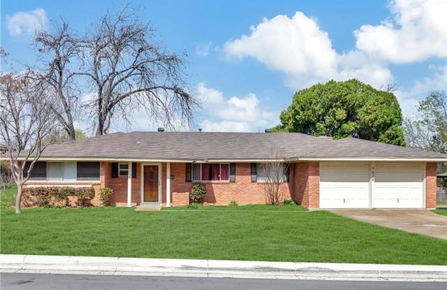 5620 Whitman Avenue - 5620 Whitman Avenue, Fort Worth, TX 76133