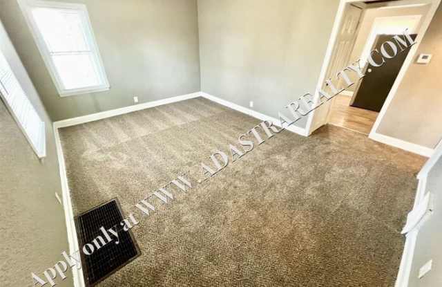 5919 Indiana Avenue Gallery 3