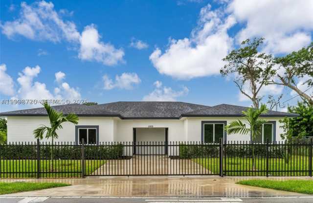 11870 SW 220th St photos photos