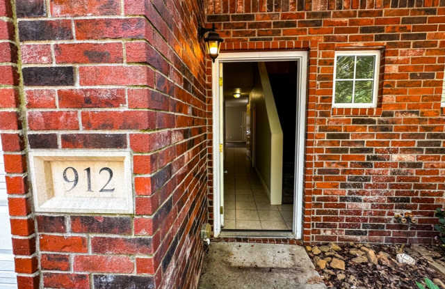 2 Bedroom, 2.5 Bathroom Condo near Downtown Fayetteville - 1x Car Garage + All Appliances Provided! Gallery 4