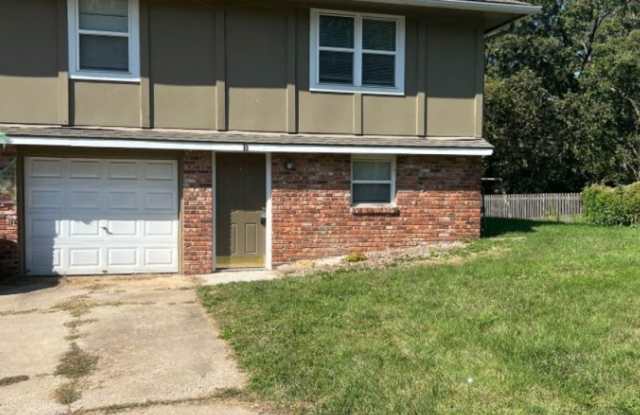 Spacious Split-Level Duplex in Lee’s Summit photos photos Spacious Split-Level Duplex in Lee’s Summit photos photos