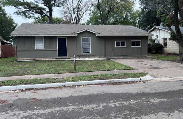 2516 Foxcroft Circle - 2516 Foxcroft Circle, Denton, TX 76209