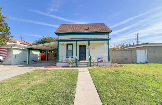 Los Alamitos 4 Bed 2 Bath House - 2 Car Gar - Wood Flooring - Huge Yard - Cute!!! photos photos