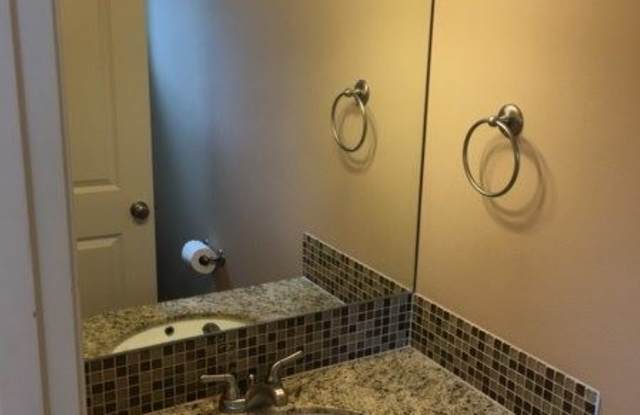 14015 35th Avenue NE  Unit#B Gallery 4