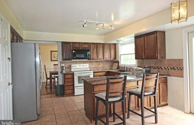 925 RIVA RIDGE DRIVE Gallery 4