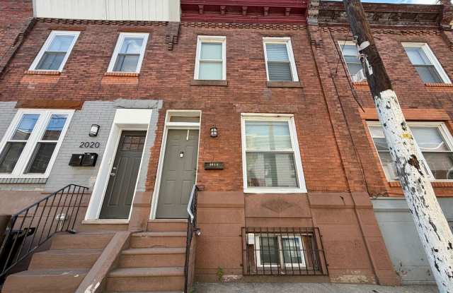 Stunning 3-Bedroom/1.5 Bathroom Townhome in West Passyunk! Available NOW! photos photos
