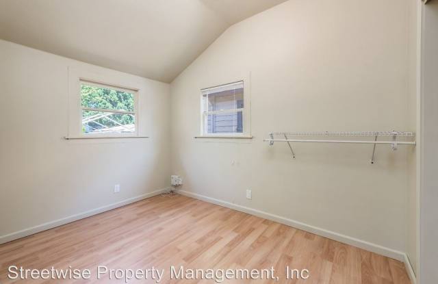 16255 SW Railroad St Gallery 3