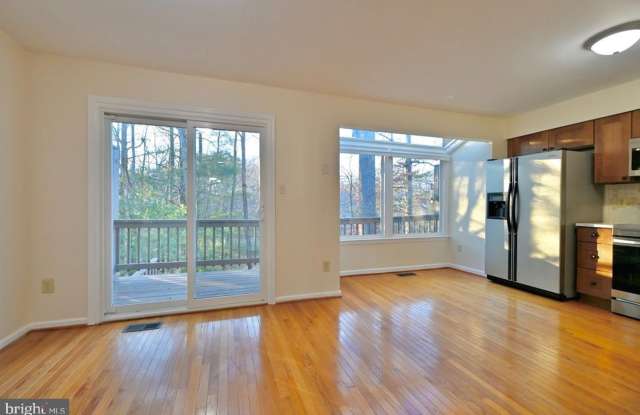 Beautiful, freshly updated townhome with a contemporary feel in the Wootton high school district! - 14310 Rich Branch Drive, North Potomac, MD 20878