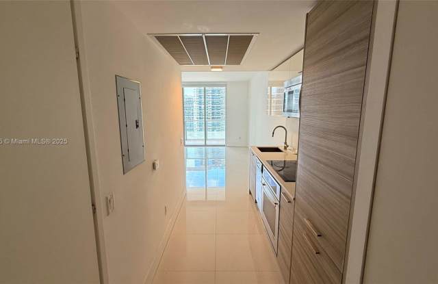 1300 Brickell Avenue Gallery 3