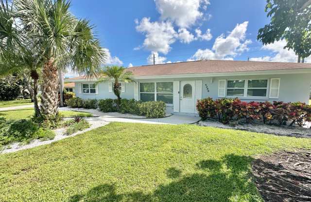 ** CENTRAL NAPLES **4 BED / 2 BATH ** POOL**PETS OK**ANNUAL RENTAL** - 4288 Morningside Circle, Collier County, FL 34103