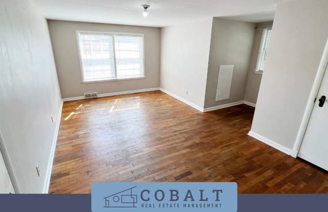 Beautiful 5 Bed House Perfectly Located Just 1 block from KSU! photos photos