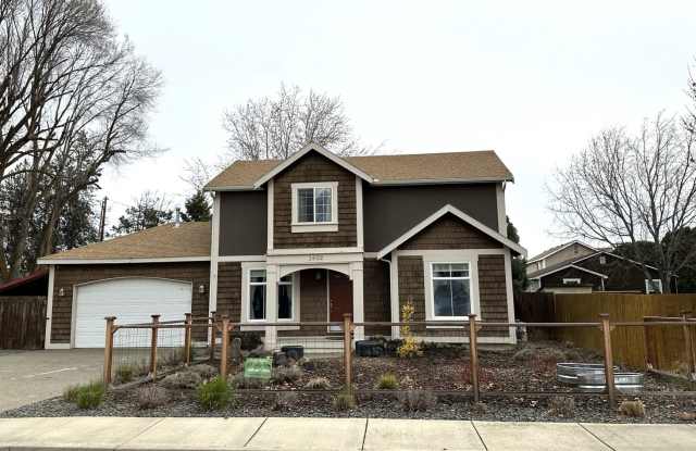 Beautiful 3 Bedroom Home with Custom Touches! photos photos