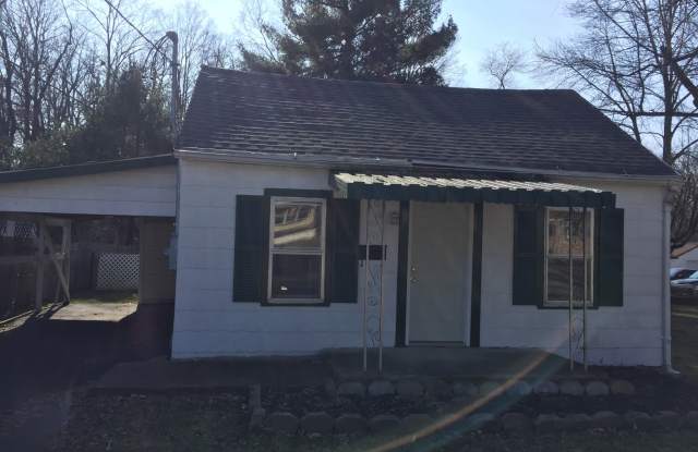 3 bedrooms, 1 bath ranch house with big yard - 41 Orchard Street, Newark, OH 43055