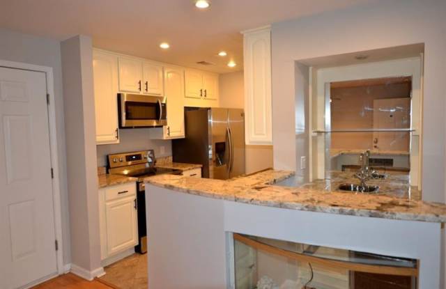 1210 Pine Heights Drive NE Gallery 3