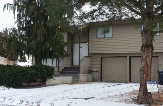213 MANZANITA - 213 N Manzanita St, Moses Lake, WA 98837