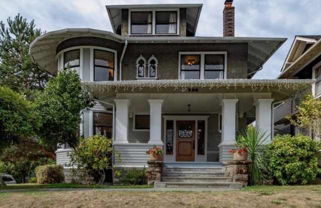 703 17th Avenue East - 703 17th Avenue East, Seattle, WA 98112