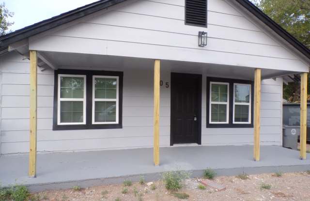 Fresh Installed Floors !!! Upgraded Bathroom!! Gallery 1