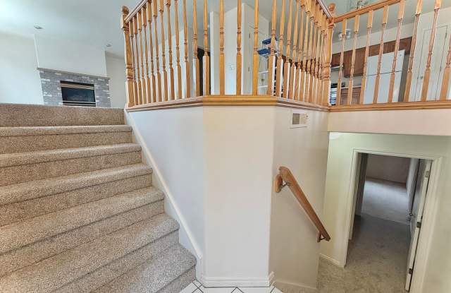 Spacious Split-Level Townhome, 2BR/2BA, 2-Car Garage Gallery 4