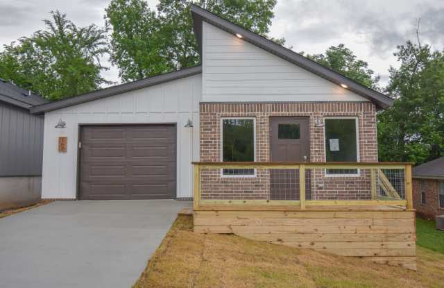 2 Bedroom 2 Bathroom Home in Fayetteville, AR photos photos