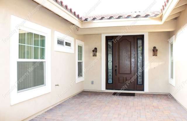 1748 North Lindsay Road Gallery 2