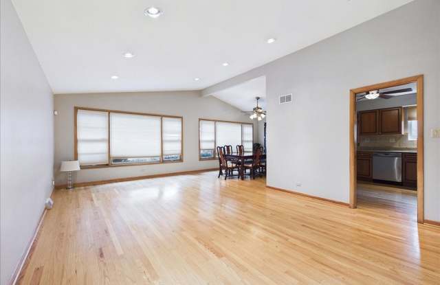 5007 Golf Road Gallery 2